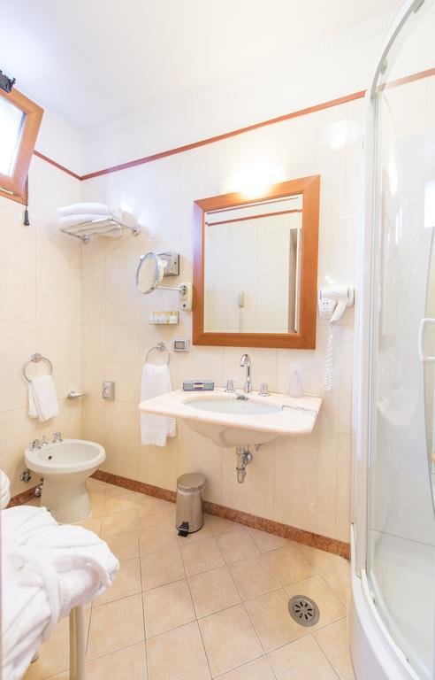 Quarto com 2 Camas de Solteiro