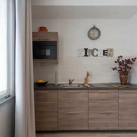 Guesthost - Le Stanze Di Carla! Con Cucina E Bagno Privato-3